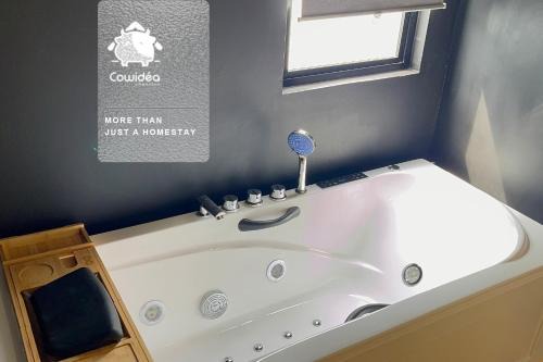 Tebrau House | Austin Crest - BBQ & Mahjong & WIFI #4BR3B #8pax by Cowidea