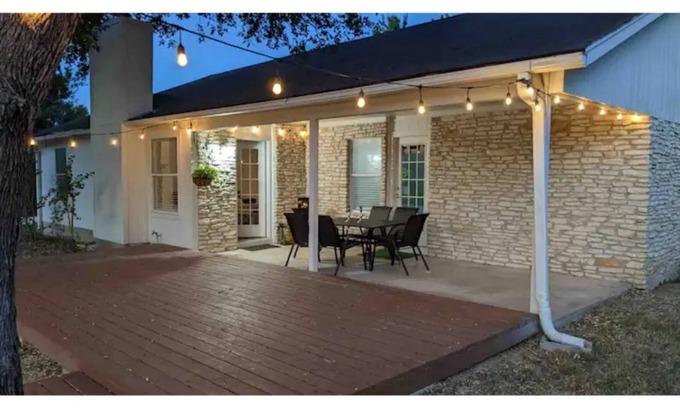 Manchaca House | Austin dog friendly sleeps 6