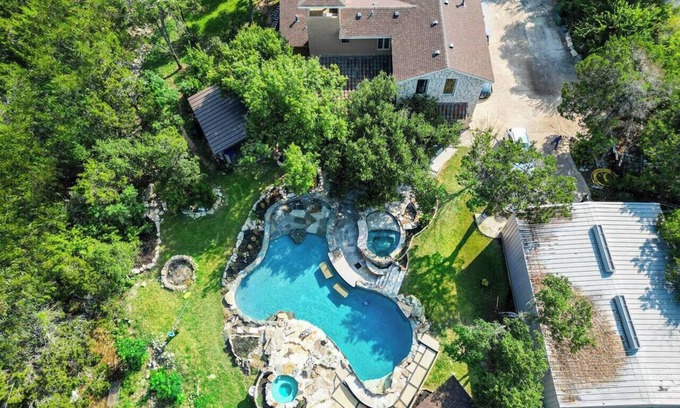 Hudson Bend House | Austin | Lake Travis | 4/3.5 Pool Oasis & Tub
