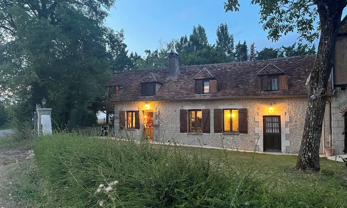 Sury-en-Vaux House | Authentic house, large garden with trees, in the middle of the Sancerre vineyards.
