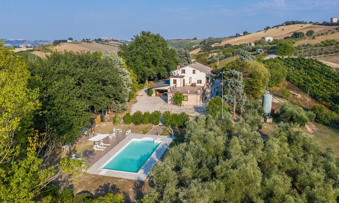 Monte San Pietrangeli Villa | Authentic Italian villa (sleeps 12) with private pool
