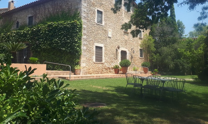 Cornella del Terri House | Authentic Catalan farmhouse for 16 to 24 people. Garden with pool, barbecue, ..