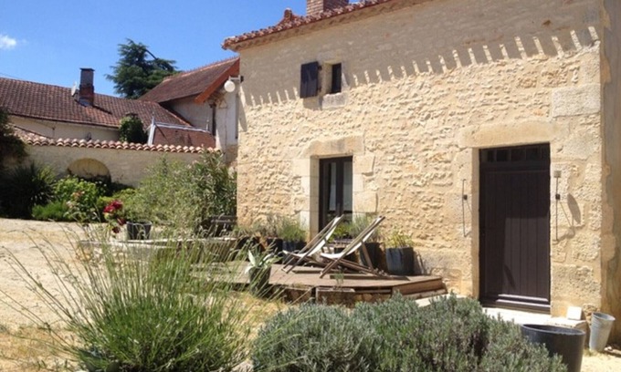 Rivieres Cottage | Authentic cottage with fireplace, terrace, and WiFi in Charente