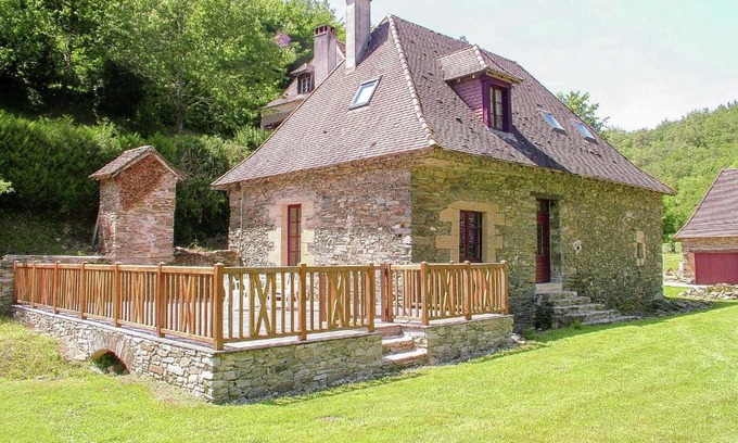 Saint-Medard-d'Excideuil House | Authentic cottage with heated pool 12x6 close to a river surrounded by nature