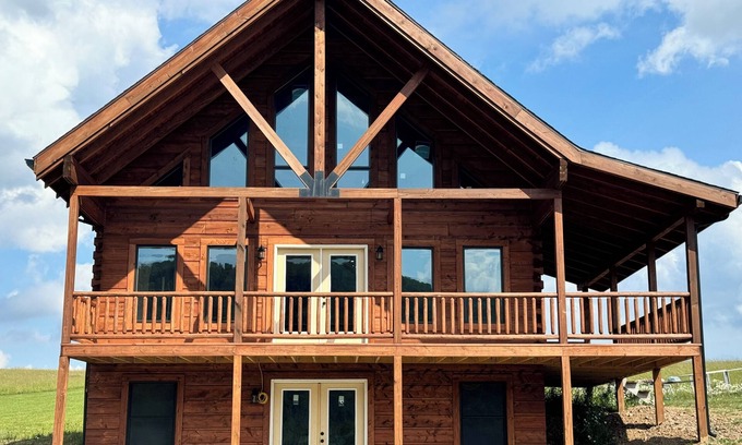Davis House | Authentic Hemlock Log Cabin 4 Bedroom Ski Chalet On Lake And Next To Ski Slopes