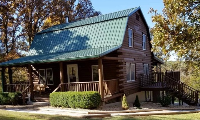 Mountain Home Apartment | Authentic Log Cabin in the Southern Ozark Mountains with hot tub