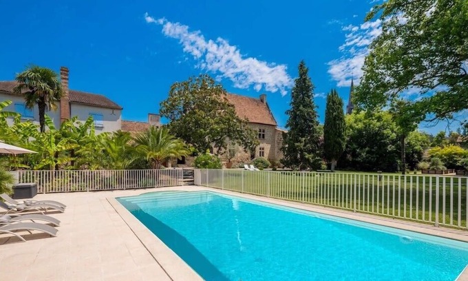 Birac-sur-Trec House | Authentic manor house with saltwater pool and French garden