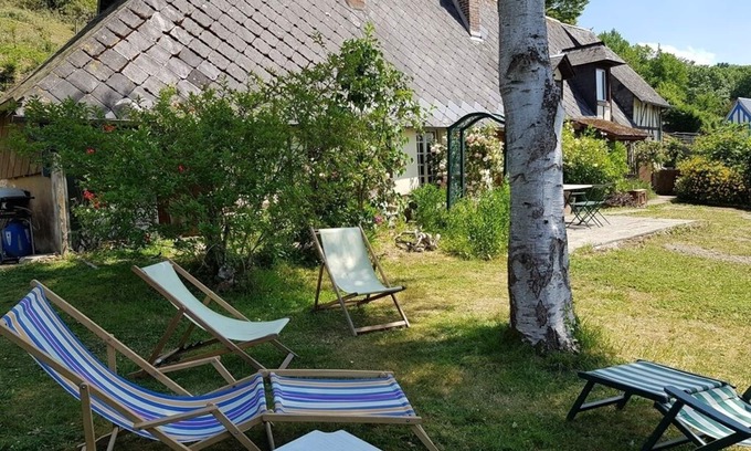 Montfort-sur-Risle House | Authentic Normandy farmhouse in a village: spa, nature & wifi
