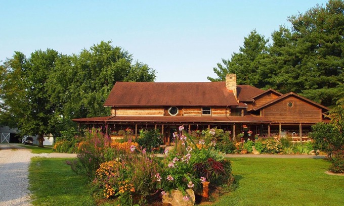 Winston House | Authentic, Rustic, Historic Log Cabin
