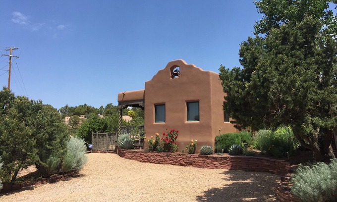 Santa Fe House | Authentic Santa Fe Casita with Views on the Edge of Town