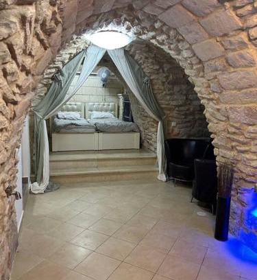 Safed Old City Apartment | Authentic Tzfat Cave Tzimmer