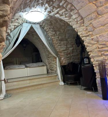 Safed Old City Apartment | Authentic Tzfat Cave Tzimmer