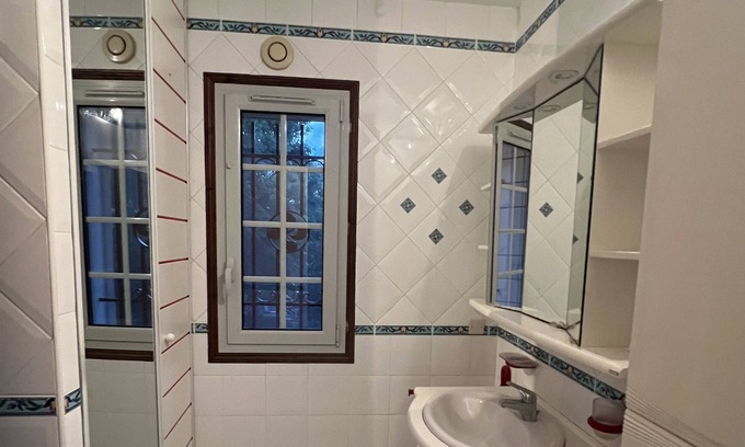 Irissarry House | Authentique Maison Basque, Vue, Piscine, Jacuzzi, Calme, 4 Étoiles