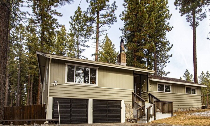 Skyland House | Autumn in Tahoe is the Best! 30% off 10/1 - 12/20. 30 day minimum. 3BR/2BA