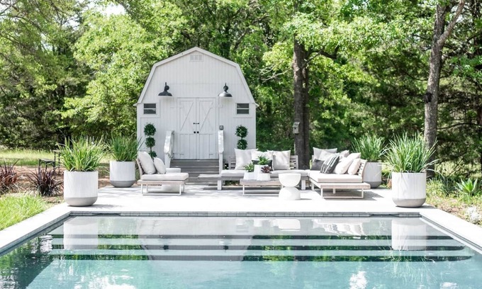 Round Top House | Autumn Nights by Pool & Fire Pit | Sleeps 6 | Oak View Main House