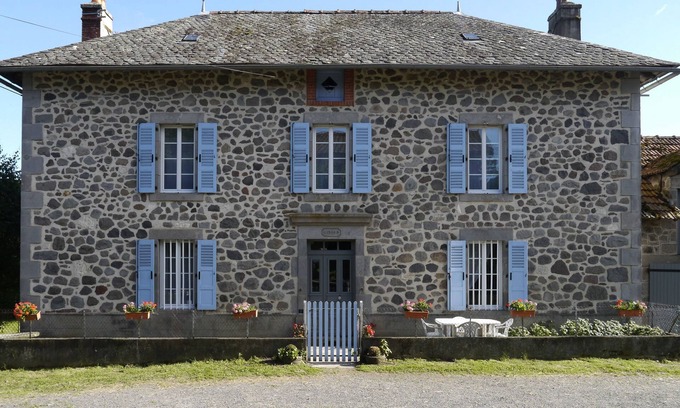 Vezac House | Auvergne house in quiet, 8 people, 4 bedrooms, comfortable
