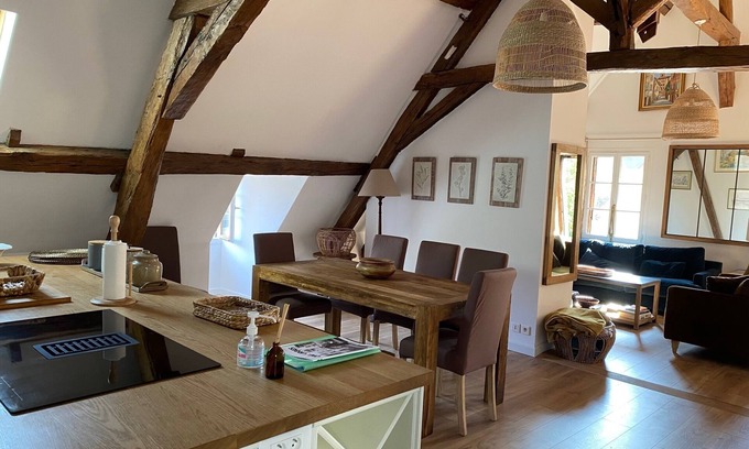 Bourges Apartment | Aux 3 Maillets 2. Beautiful apartment in a 16th-century house.