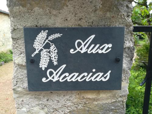 Braye-Sous-Faye House | Aux Acacias