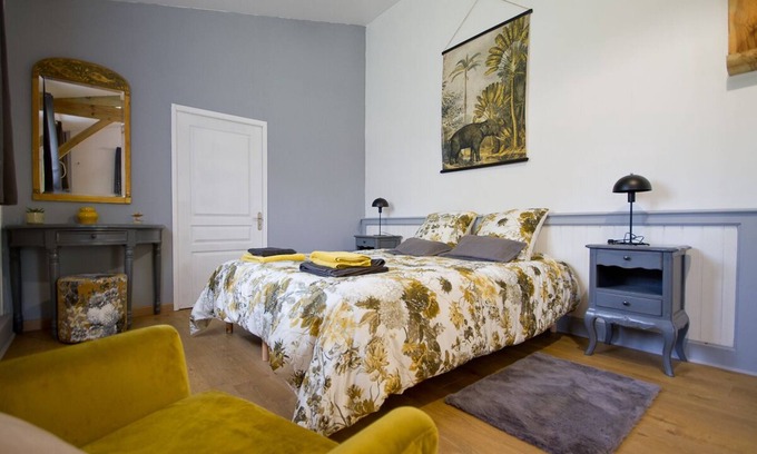Noaillan Bed & Breakfast | Aux Tuileries" bed and breakfast