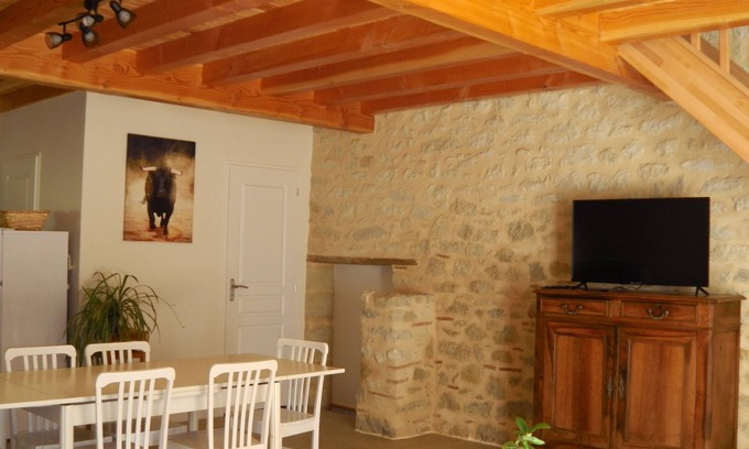 Aillas House | Aux vieux fours 5.5 km from the canal, 12 km from the Compostelle route