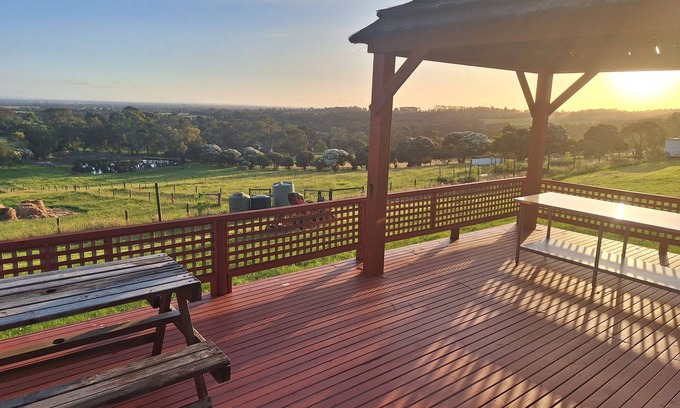 Tynong North Other | Auyea Farm 3 BR Entire House with Table Tennis - 7 Minutes to Gumbuya World!