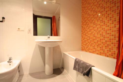 Les Escaldes Apartment | Av Carlemany, Centro comercial