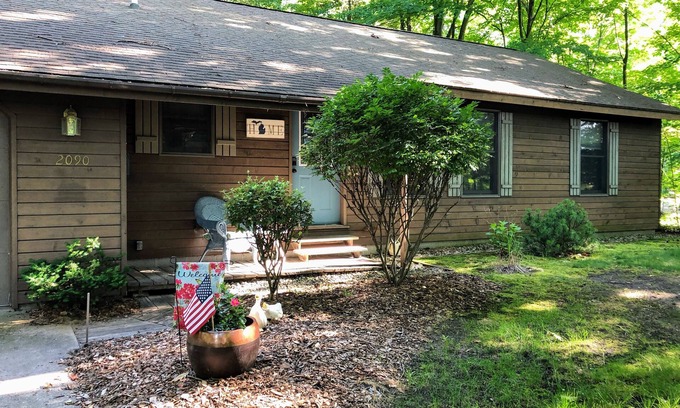 Macatawa House | AVAILABILITY ~ PEAK SEASON DATES!nLakes, Trails, Bay, Nature & Dog Friendly!