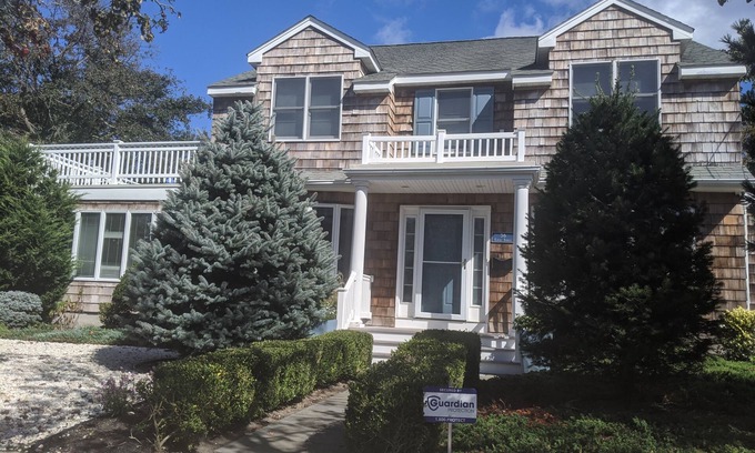 Avon House | Available Sunday 6/15 to Sunday 6/21. Also May and early June discounts.