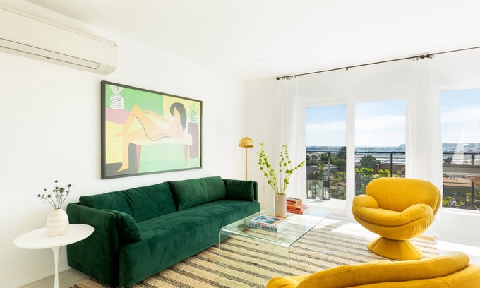 Middletown Condo | Avalon II by AvantStay | Chic & Stylish San Diego Condo w/Vibrant Interiors