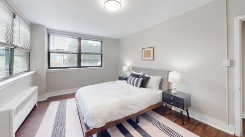 East Falls Apartment | Avenue B152 Perfect 2br! Pool Parking Gym
