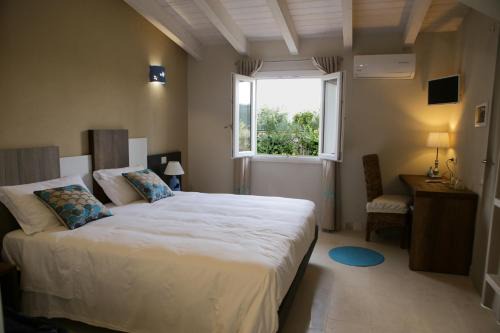 Elmas Bed & Breakfast | Avion B&B