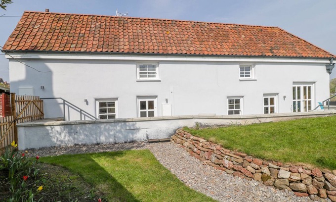 Pill Cottage | AVONSIDE COTTAGE, pet friendly, with a garden in Pill, Somerset