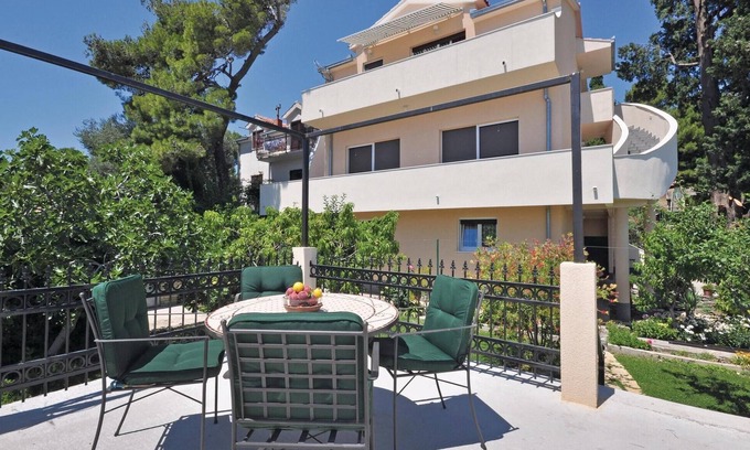 Kastel Gomilica Apartment | Awesome apartment in Kastel Gomilica