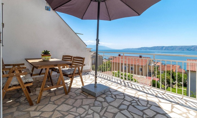 Novi Vinodolski Apartment | Awesome apartment in Novi Vinodolski