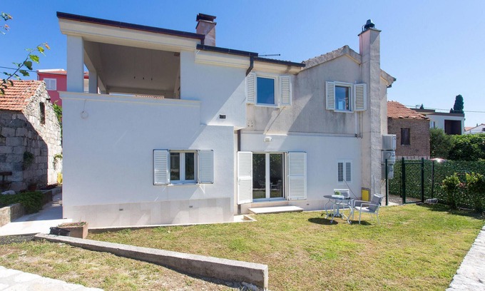 Omis Apartment | Awesome apartment in Podgrade