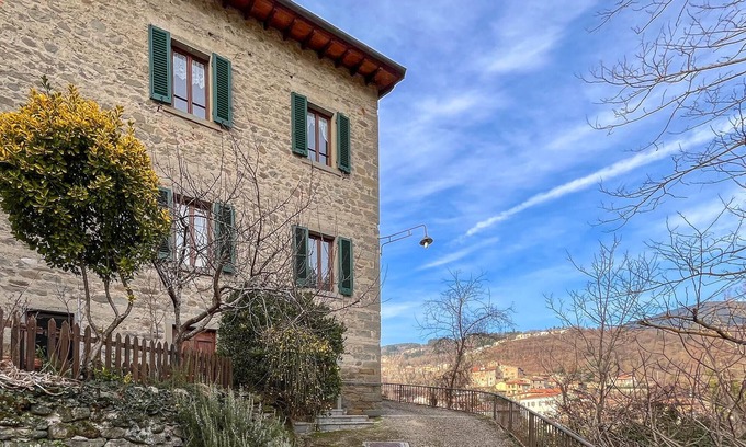 Papiano di Stia Apartment | Awesome apartment in Papiano with WiFi