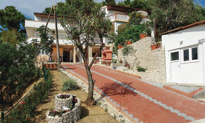 Vlasici Apartment | Awesome apartment in Vlasici with WiFi
