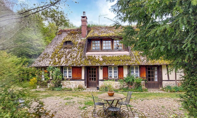 Sainte-Opportune-la-Mare House | Awesome home in Sainte-Opportune la Ma