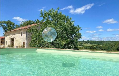 Lussas-et-Nontronneau House | Awesome Home In Lussas Et Nontronneau