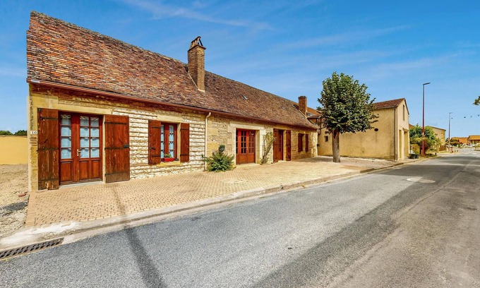 Saint-Pierre-d'Eyraud House | Awesome home in St Pierre d'Eyraud