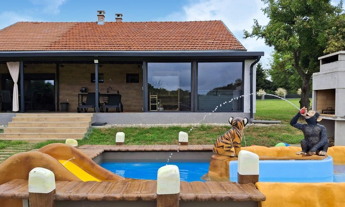 Sveti Ivan Zabno House | Awesome home in Sveti Ivan Zabno