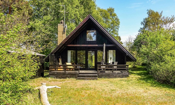 Oster Somarken House | Awesome home in Aakirkeby with WiFi