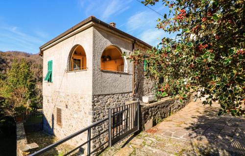 Mulazzo House | Awesome Home In Castagnetoli