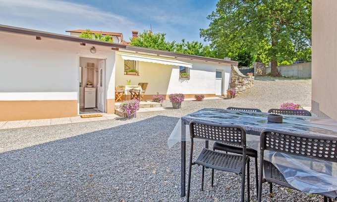 Sezana House | Awesome home in Dutovlje with WiFi