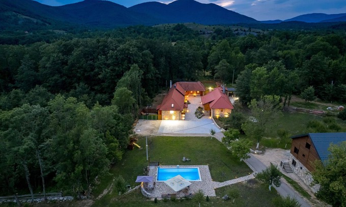 Municipality of Gracac House | Awesome home in Gracac with sauna