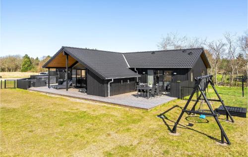 Henne House | Awesome Home In Henne With Kitchen