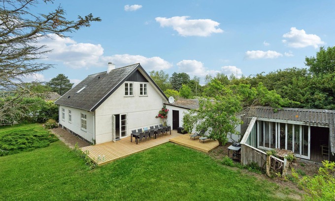 Ristinge House | Awesome home in Humble with WiFi