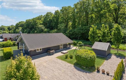 Pøt Strandby House | Awesome Home In Juelsminde With Kitchen