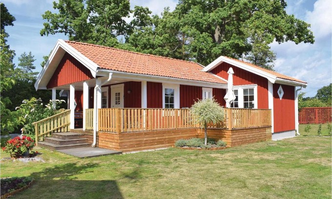 Hagaby House | Awesome Home In Löttorp With Kitchen