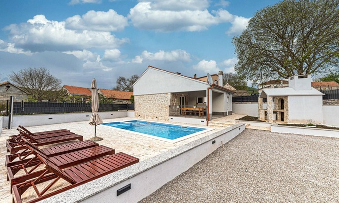 Lecevica House | Awesome home in Lecevica